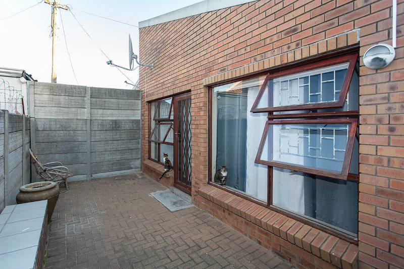 3 Bedroom Property for Sale in Peerless Park West Western Cape